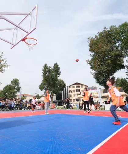 Sakarya'da 250'den fazla sporcu parkede ter döktü