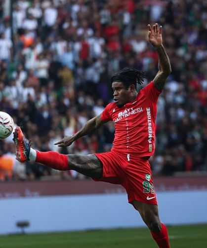 Amedspor son dakikalarda 3 puanı kaptı