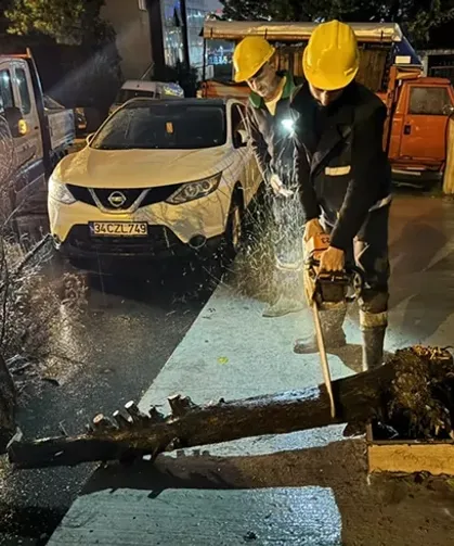 Beylikdüzü'nde sağanak mesaisi gece boyunca sürdü