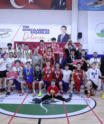 Bursa Osmangazi'de sporcular Cumhuriyet için ter döktü