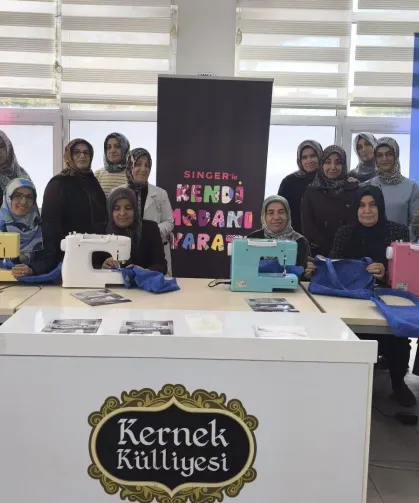 Kadınlar kendi çantalarını dikti