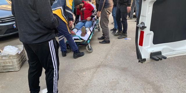 Otomobilin çarptığı motosiklet sürücüsü yaralandı