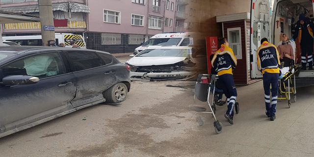 2 otomobil çarpıştı 3 yaralı
