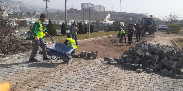 Deprem Bölgesinde Yapım Çalışmaları Sürüyor