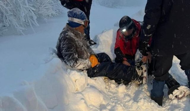 Bursa'da karda mahsur kalan bekçi, jandarma tarafından kurtarıldı