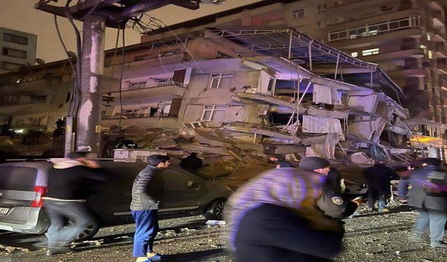 10 ilde yıkıma neden olan depremde hayatını kaybedenlerin sayısı 2316'ya yükseldi