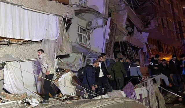 Depremde can kaybı 21 bin 43 oldu