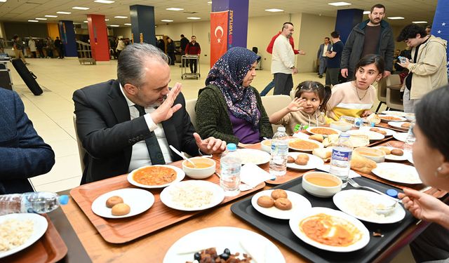 Başkan Aktaş, depremzedelerle iftarda buluştu