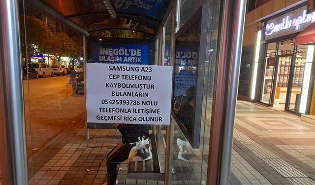 Kaybettiği telefonunu böyle arıyor