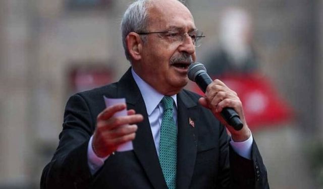 Sakarya'da Kemal Kılıçdaroğlu'nun aracına taşlı saldırı