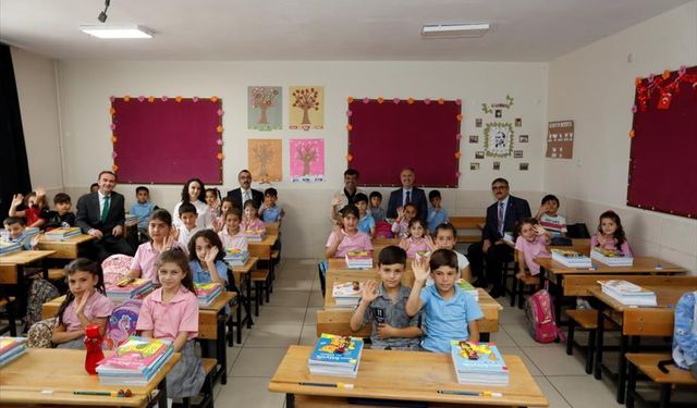 Bakan Özer açıkladı! 15 Mayıs'ta okullar tatil