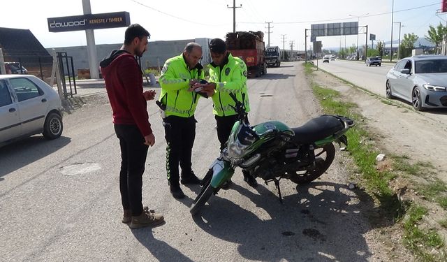 İnegöl'de motosikletli gençler ölümden döndü