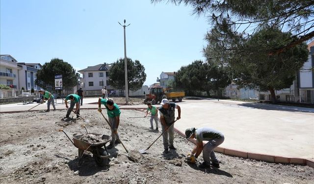 İnegöl’de Eskiyen Parklar Yenileniyor