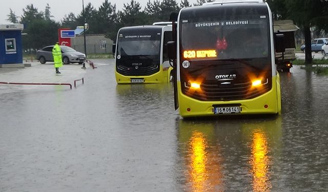 İnegöl'ü sağanak yağmur vurdu