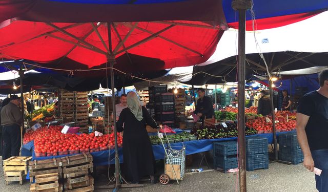 Sağanak yağış pazartesi pazarınıda vurdu