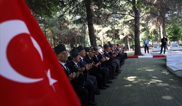 15 Temmuz Anma Programları Şehitlik Ziyaretiyle Başladı