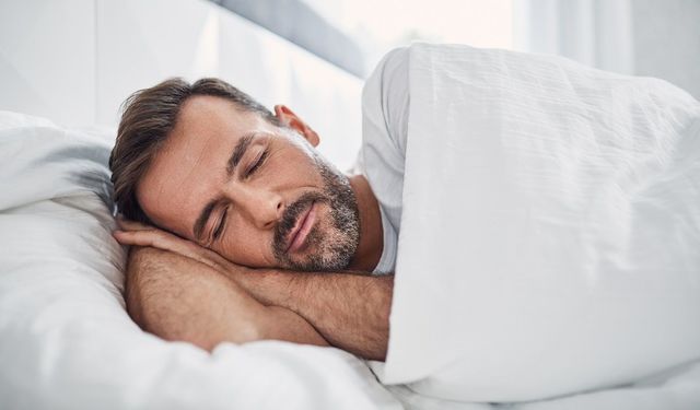 Yetersiz uyuyanlarda o hastalık görülüyor! İdeal uyku kaç saat olmalı?