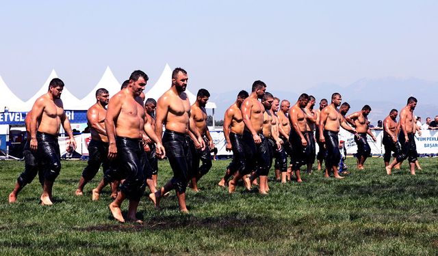 Pehlivanlar er meydanına çıktı