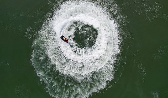 Mavi bayraklı plajda jet skili tatbikat