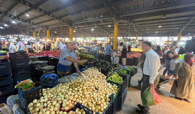 Başkan Pazara indi vatandaş soru yağmuruna tuttu