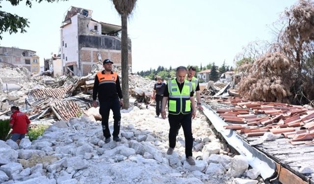 Büyükşehir deprem bölgesinde çalışmalarını sürdürüyor