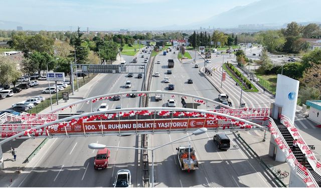 Bugün günlerden, kırmızı-beyaz