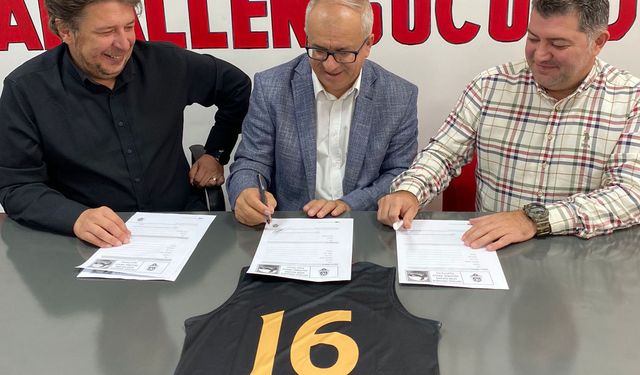 Orhaniyespor Kadın Voleybol takımının Sırt Sponsoru İnegöl Okyanus Koleji oldu