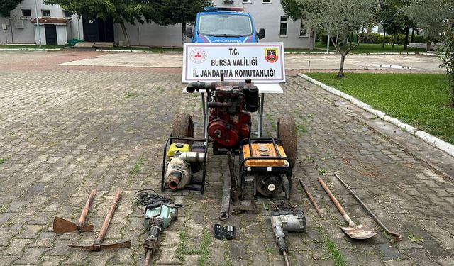 Bursa'da Jandarmadan kaçak kazı yapan 5 kişiye suçüstü!