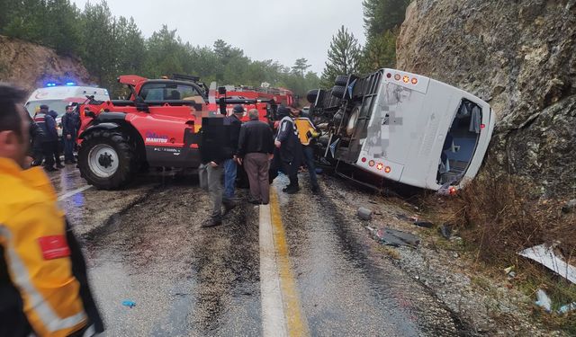 Bursa keles yolunda feci kaza 1 ölü 3 yaralı