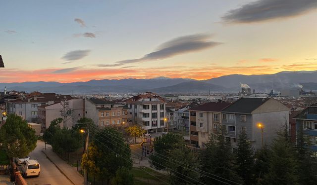 Bursa İnegöl’de gün batımı görenleri mest etti