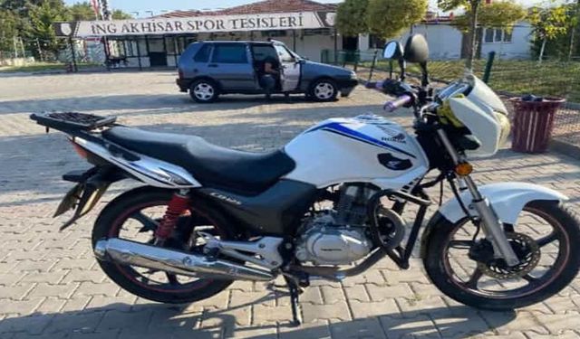 Evinin önüne park ettiği motosikleti çalındı