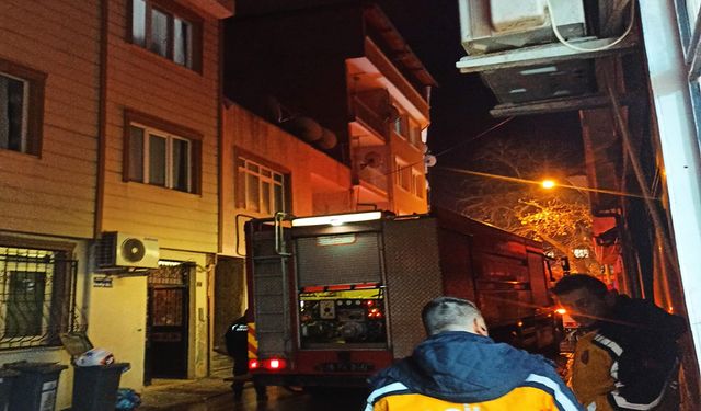 İnegöl'de çatı yangını mahalleyi sokağa döktü