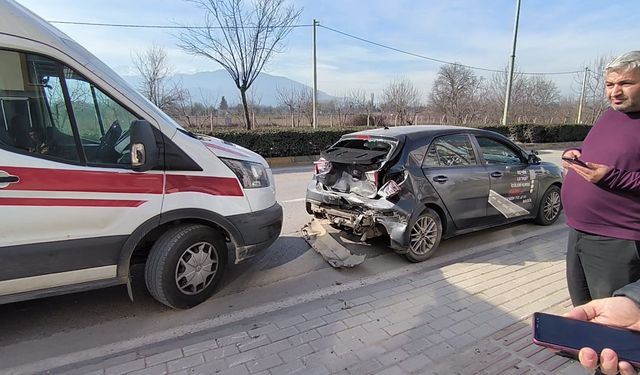 Ahmet Türkel çevre yolunda feci kaza 4 yaralı