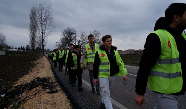 Ateş karıncalarından doğa yürüyüşü