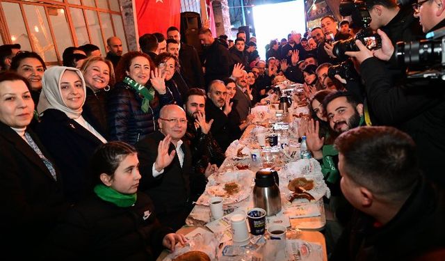 Bursa'da simit ve tahanlılar başkandan, çaylar vekilden