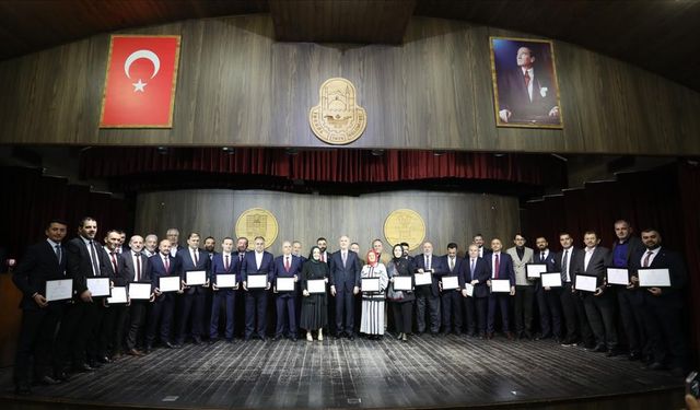 Başkan Alper Taban  ve meclis üyeleri mazbatalarını aldı