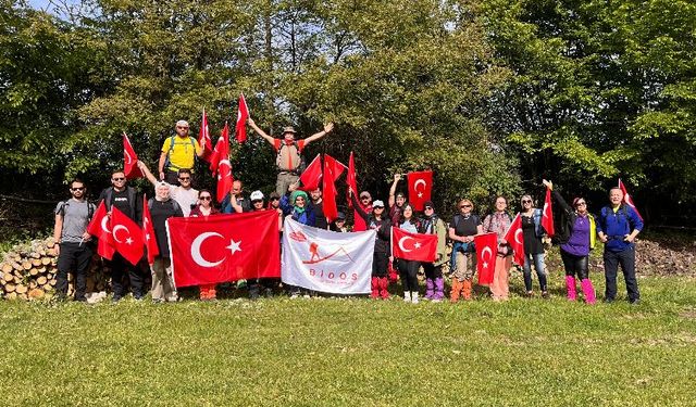 Bilecikli doğa tutkunları 19 Mayıs'ı doğada kutladı