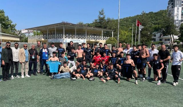 Bursa'da Gemlik Belediyespor U-17 Elit Lig şampiyonu!