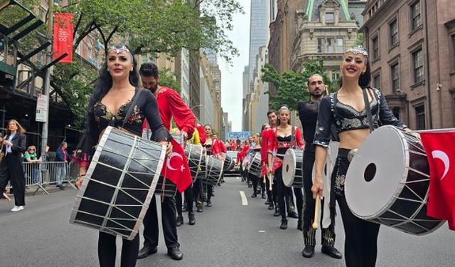 New York, Türk bayraklarıyla donatıldı