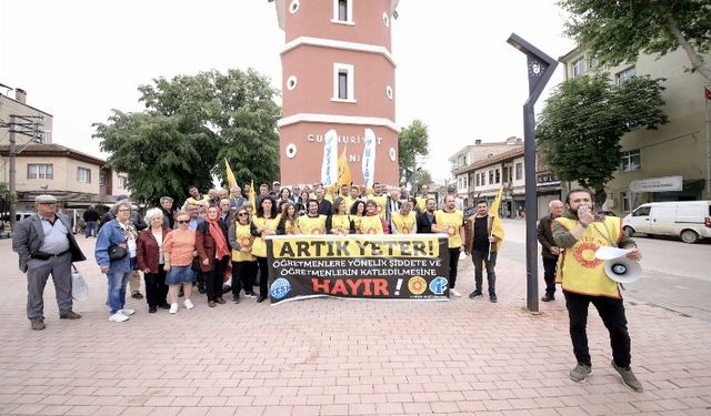 Öğretmene şiddete düdüklü alkışlı protesto