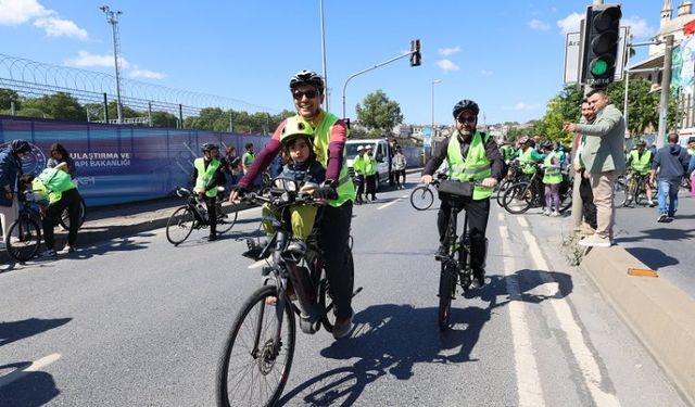 Pedallar eş zamanlı çevrildi