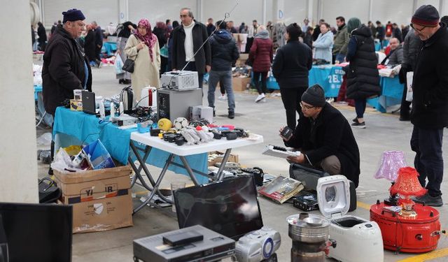 Selçuklu 2. El Pazarı'na yeni gününde yoğun ilgi 