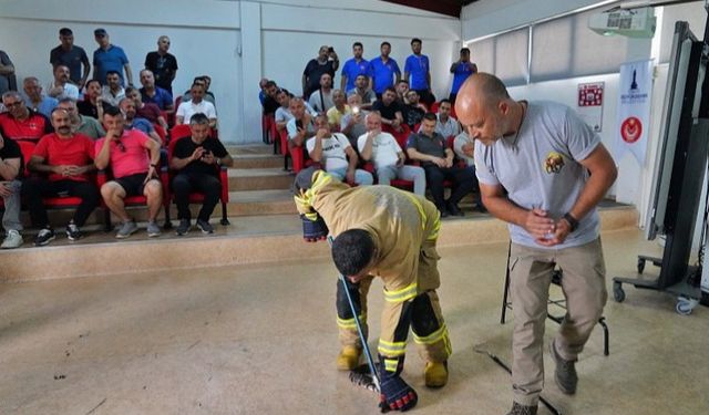 İzmir İtfaiyesi'ne yılan yakalama eğitimi