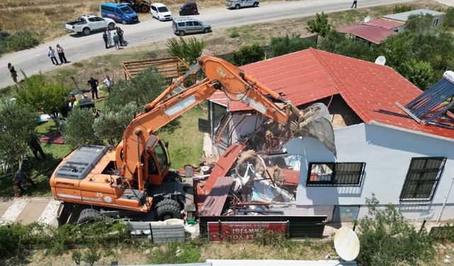 Seferihisar Belediye Başkanı'ndan tartışmalı yıkım kararı