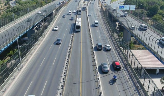 Haliç Köprüsü metrobüs yolu yenileniyor