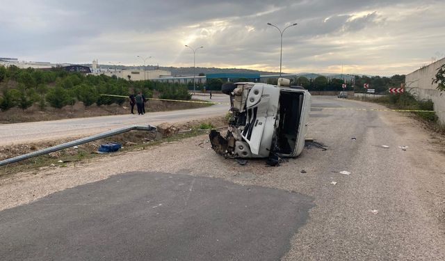 Hamzabey OSB'de servis aracı devrildi 13 yaralı