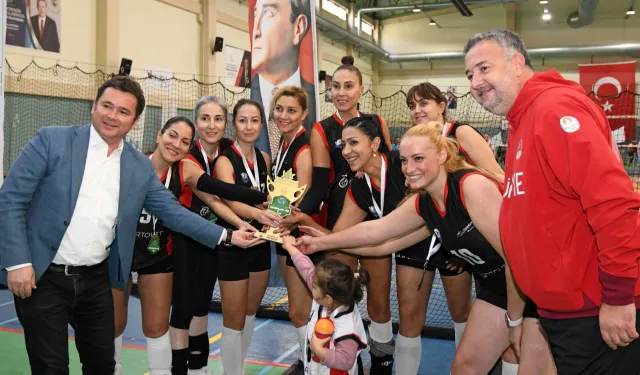 Bursa'da düzenlenen Türkiye Veteran Voleybol Turnuvası’nda şampiyonlar belli oldu