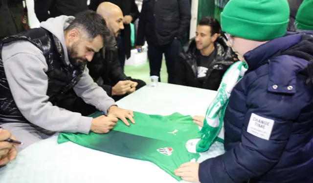 Bursaspor, Yeni Yıl Meydanı’nda taraftarla buluştu