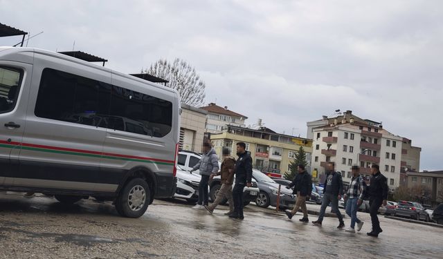 İnegöl polisi yakaladı 8'ini de! Tutuklandılar