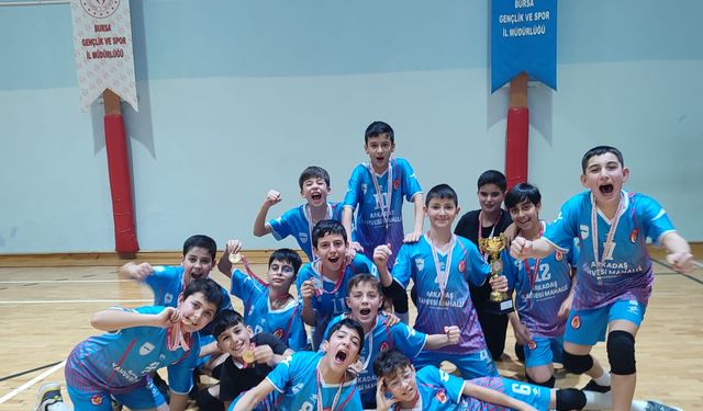 Gaziosmanpaşa İmam Hatip Ortaokulu Voleybol Takımlarından Büyük Başarı